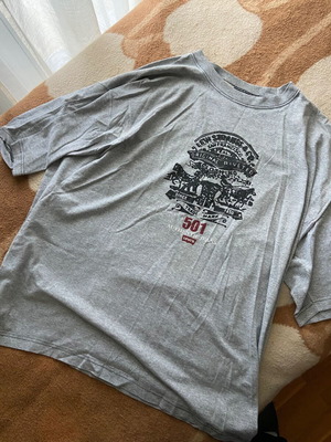 Vintage Levi’s authentic grey t shirt XL like new