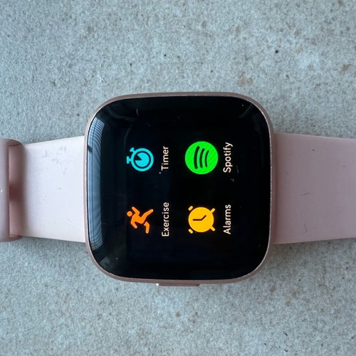 Fitbit Versa 2 watch like new, smartwatch with silicone straps