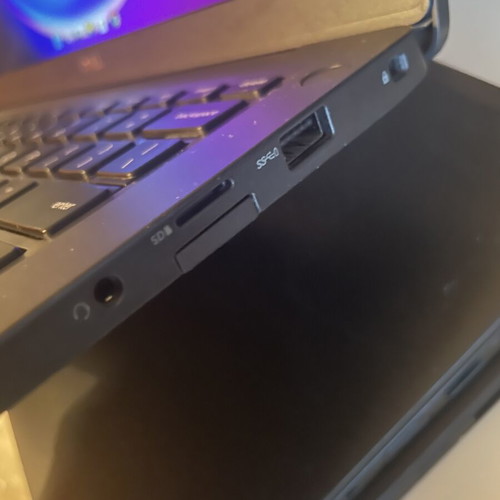 Dell Latitude 7400 laptop used, Intel Core i7, 8GB RAM, 256GB SSD