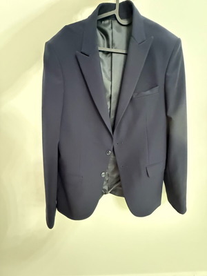 Men's blue three-piece suit like new, size 48 by Carlitos