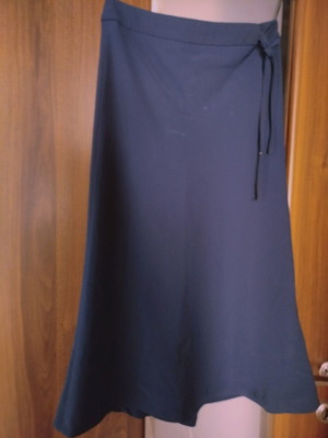 Skirt like new, blue, size S with light pleats