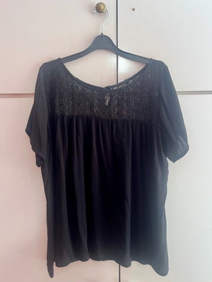 Parabita women's black blouse with lace like new, size XXL