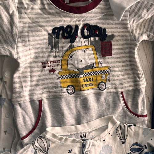 Set of 8 baby clothing pieces 6-9 months