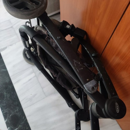 Baby stroller used, very light and foldable