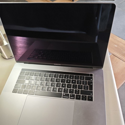 MacBook Pro 2018 15" like new, 32GB RAM, Intel Core i9, Radeon Pro Vega 20, 1TB SSD