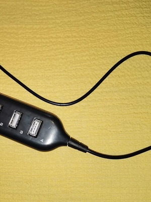 USB hub with 4 ports used