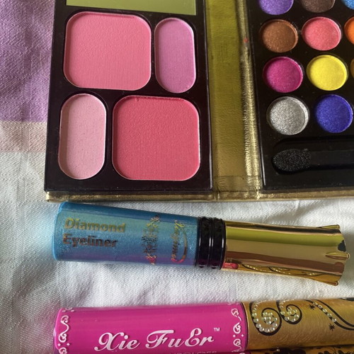 Cosmetics set new with 11 lipsticks, 5 lip pencils, 7 double eye pencils, eyeliner, mini eyeshadow palette, blush, lip balm, and gift pouch