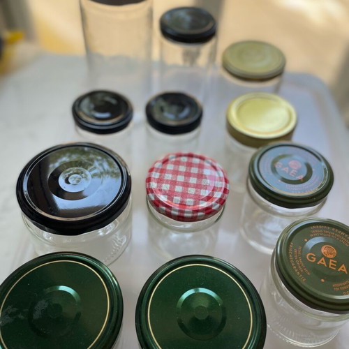 Small jars set like new, pack of 12 with 2 large for jams