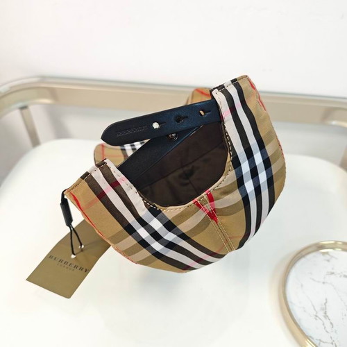 Burberry handmade baseball cap new, beige