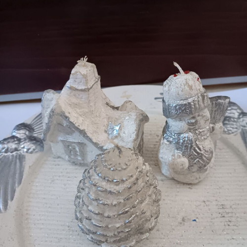 Christmas candle decoration with plate used
