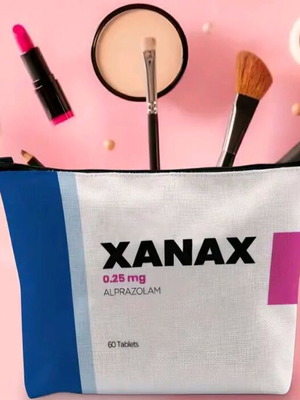 Τσάντα μακιγιάζ καινούργια, άσπρη και μπλε