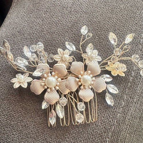Hair jewelry new with gold-colored comb
