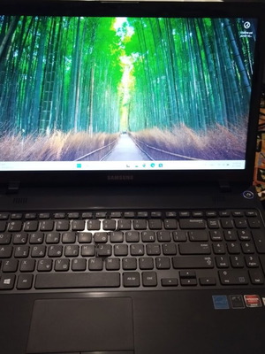 Samsung NP355E5C-A01GR Laptop 15.6" like new, AMD E-Series, 8GB RAM, 256GB SSD, Windows 11