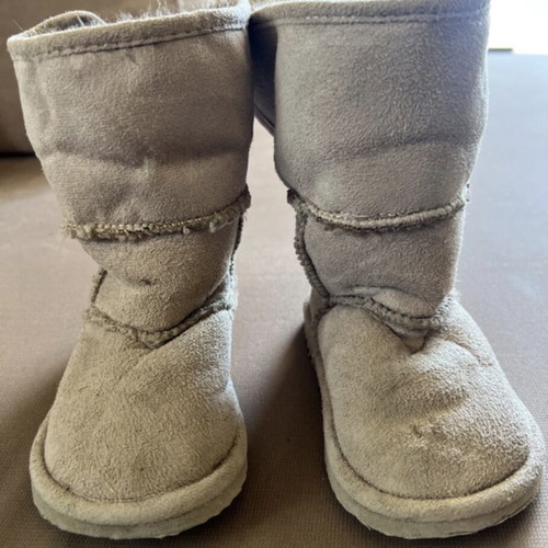 Boots with fur size 21 like new