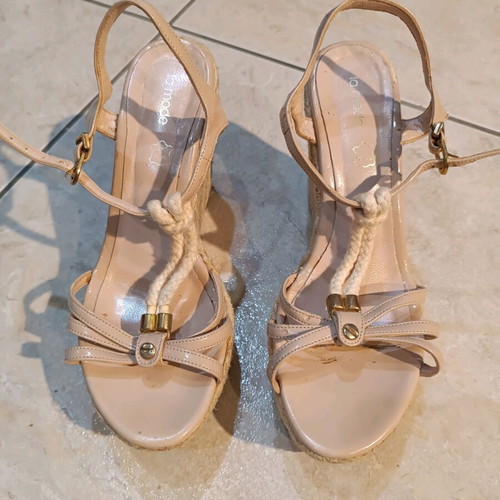 Platform sandals like new, beige, patent leather and rope
