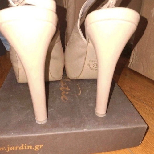 New Matic peep toe pumps nude size 39, like new, genuine leather