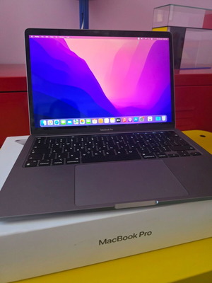 MacBook Pro 2020 M1 8GB 256GB like new with accessories