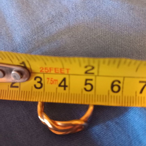 Gold ring like new, diameter 2 cm