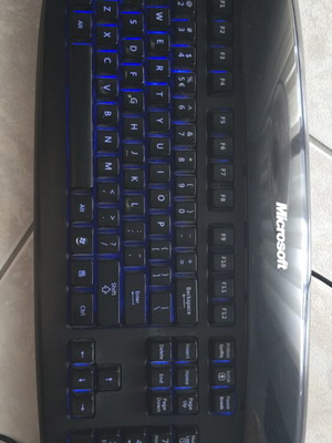 Microsoft Reclusa USB gaming keyboard used with backlight and 2 control knobs