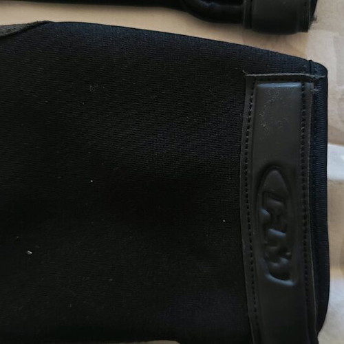 Motorcycle set used with full face helmet, 2 pairs of gloves and 2 neck warmers