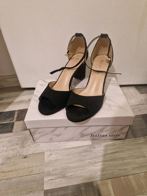 Μαύρα παπούτσια με τακούνι και ανοιχτά δάχτυλα, καινούργια, μέγεθος 39, σουέντ