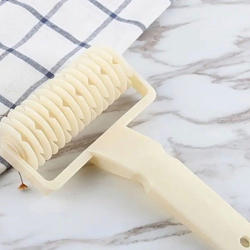 Dough cutting machine new for braided strips for pies