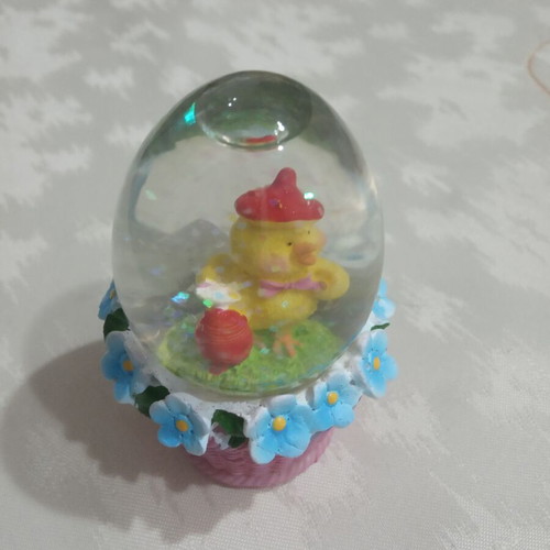 Glass Easter decoration like new