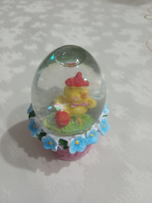 Glass Easter decoration like new