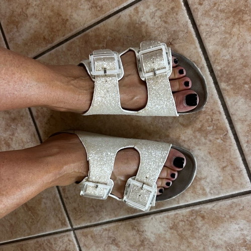 Colors of California white slippers used, size 38
