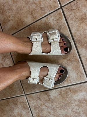 Colors of California white slippers used, size 38