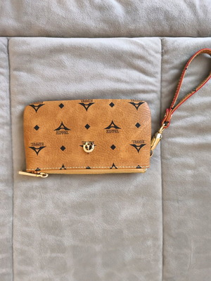La tour Eiffel Desigual wristlet bag brown like new