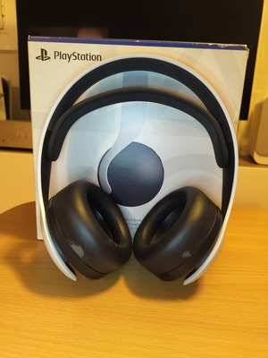 Sony PlayStation Pulse 3D Wireless Headset like new with box
