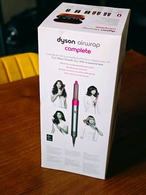 Dyson Airwrap Complete with 8 attachments new