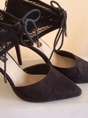 Suede pumps ankle boot style with zipper, heel 9 cm, like new, size 37, black