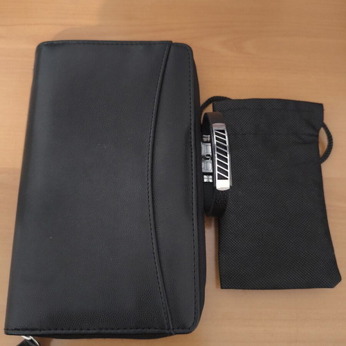 Men's organizer wallet with zipper and bracelet gift like new, black