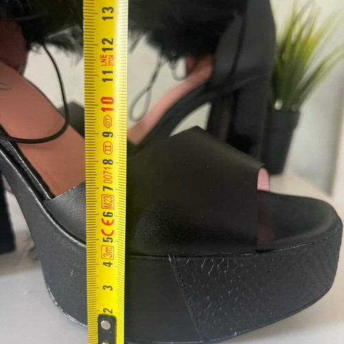 High leather platform sandals with feathers like new, size 40, black