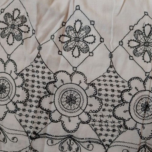 Skirt with embroidery like new, size XL