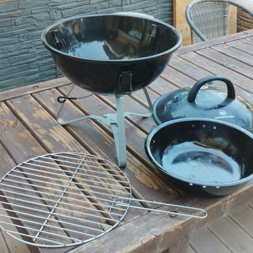 Portable grill used, ideal for camping