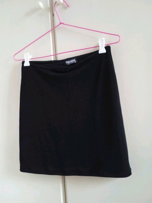 Paranoia skirt black size Small like new