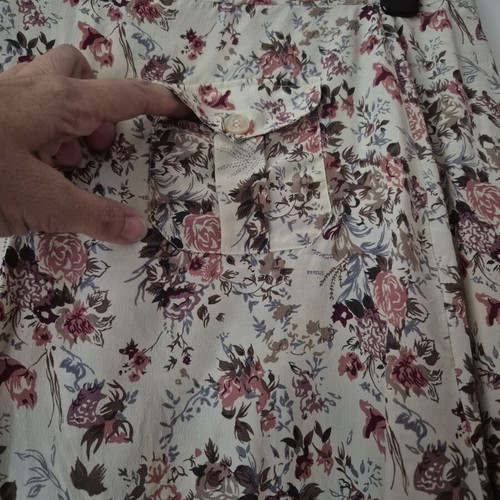 Silk Floral Skirt like new, size XL 42 14, buttoned waist