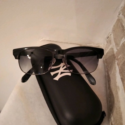 Retro kids sunglasses like new