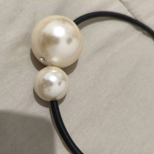 Choker necklace with two asymmetrical pearls used, black elastic band