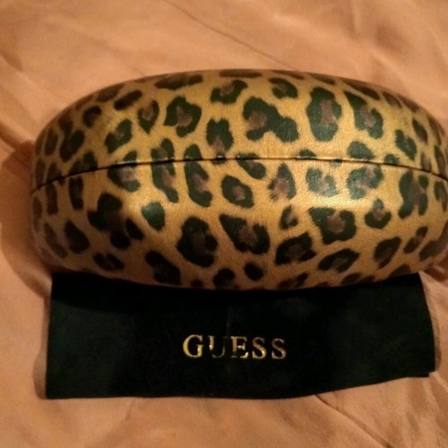 Guess hard large glasses case like new, brown and gold