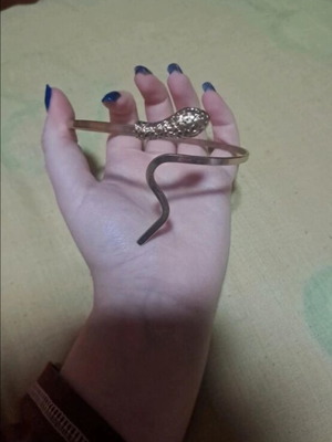 Snake-shaped shoulder bracelet like new, gold color