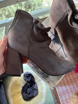 Grey ankle boots size 36 new with 6 cm heel