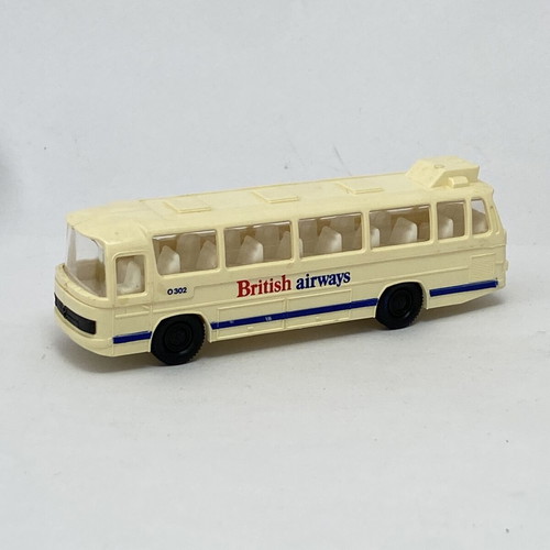 Mercedes-Benz O 302 British Airways Toy Bus 1/87 Scale like new