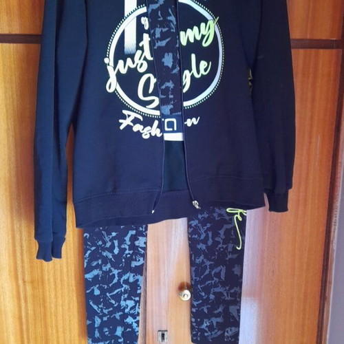 Ebita set leggings, top and jacket like new