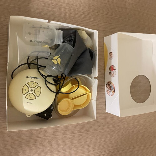 Medela electric 2-phase breast pump like new