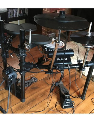 Roland TD-4 V-Drums ηλεκτρονικό σετ τυμπάνων σαν καινούργιο με Pearl διπλοπέταλο και Shure in-ear
