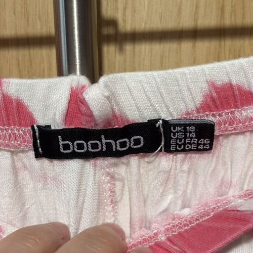 Boohoo plus size women's airy shorts like new, white and pink